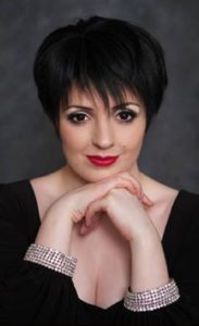 Liza Minnelli Tribute In Iconic Pose