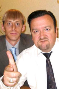 Ricky Gervais & Mackenzie Crook Lookalikes Strike A Typical Pose From The Office Sitcom